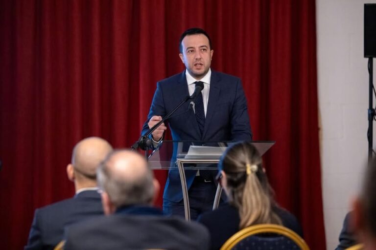 Onor. Clint Camilleri : “Konnessjonijiet, Pjanijiet u Prioritajiet”.