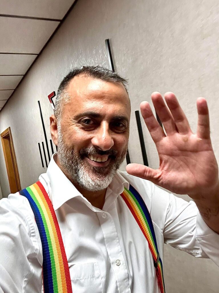 Il-poodle tad-Defnisti jipprova jqajjem dubji dwar l-‘Operational Support Unit’