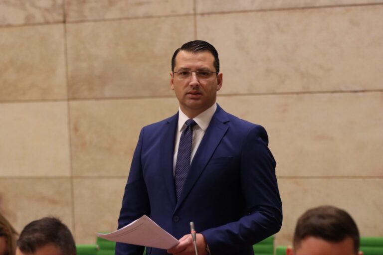 Onor. Jonathan Attard: “Nibqa’ nassigura li l-liġijiet ta’ pajjiżna jibqgħu jiġu aġġornati.”