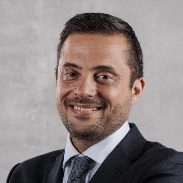 Conrad Borg Manche anke ma missieru ġġieled u keċċieh barra mid-dar
