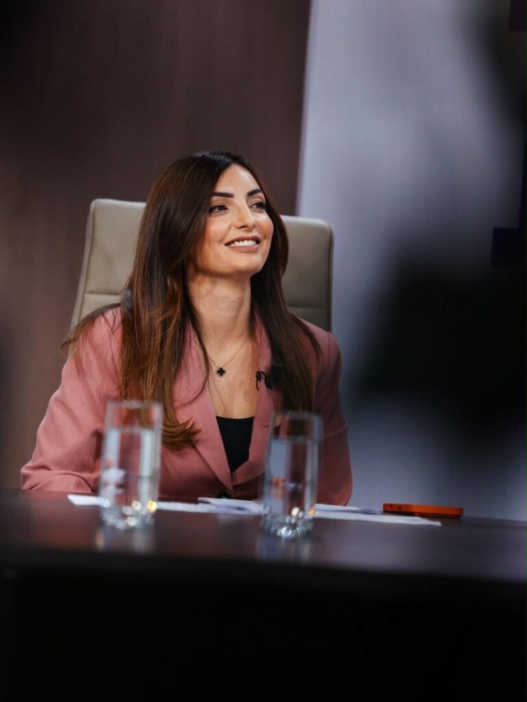 Conrad Borg Manchè jattakka lil Rosianne Cutajar u jgħidilha giddieba