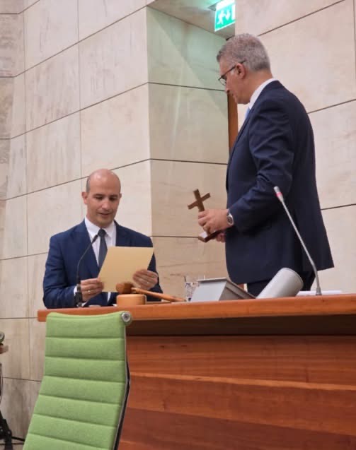 Vital Zammit b’ karta ħamra mill-elettorat u mil-Kap